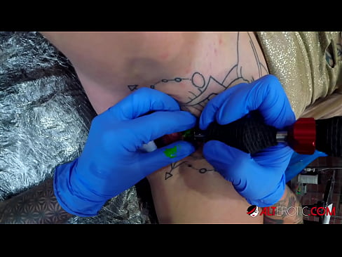 ❤️ Sully Savage-k izugarri tatuatu zuen klitorian tatuaje bat egin zuen Izorratu bideoa  %eu.yh9n.topan ❌️❤